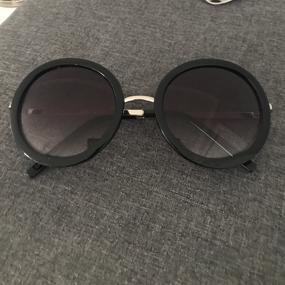 Accessories - Round sunglasses